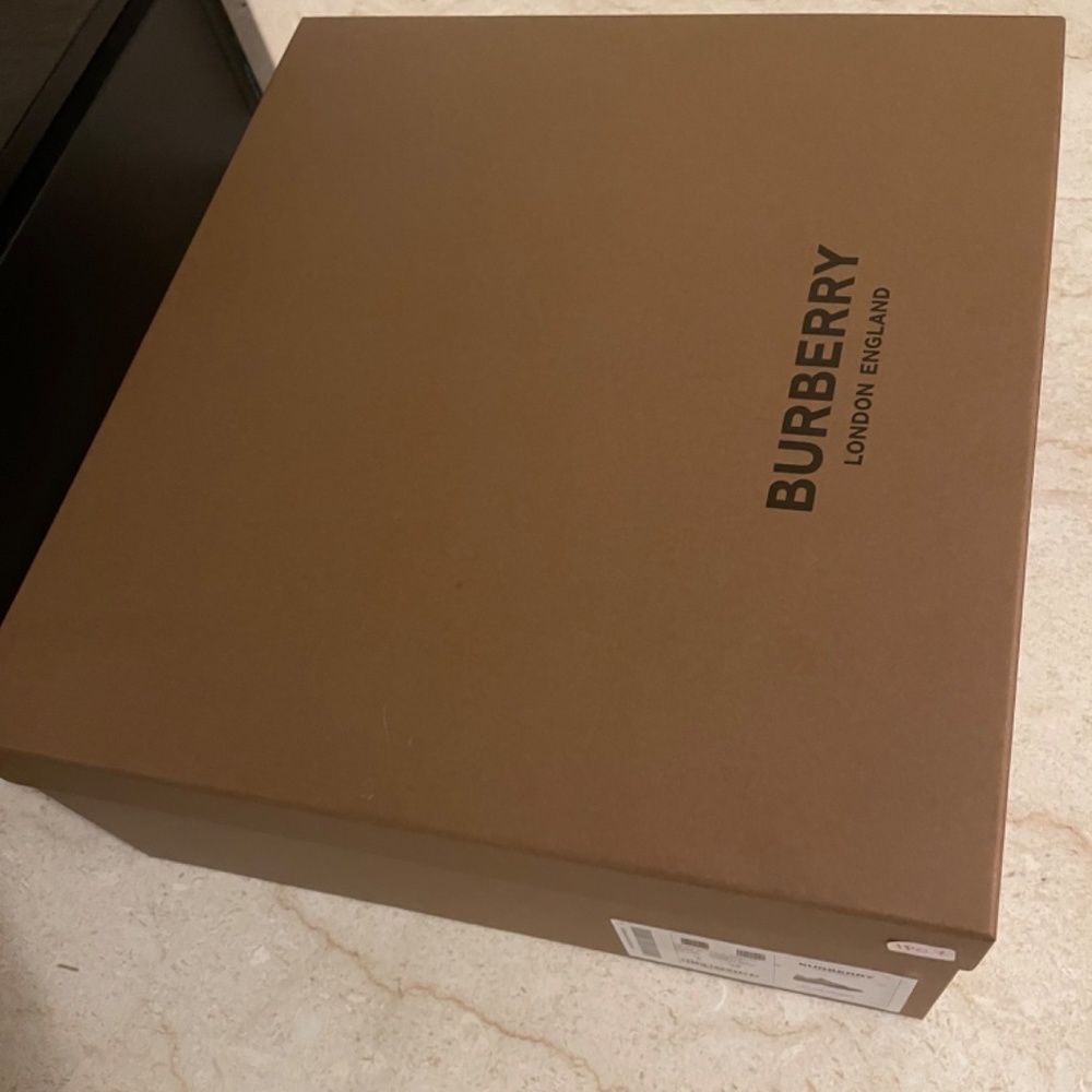 Men’s Burberry sneakers - Picture 7 of 11